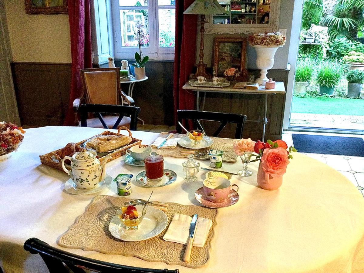 Bed and Breakfast L'Orangerie Du General à Saint-Jean-dʼAngély Extérieur photo